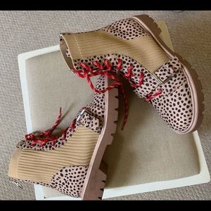 DV8 Knit Canvas Lug Boot